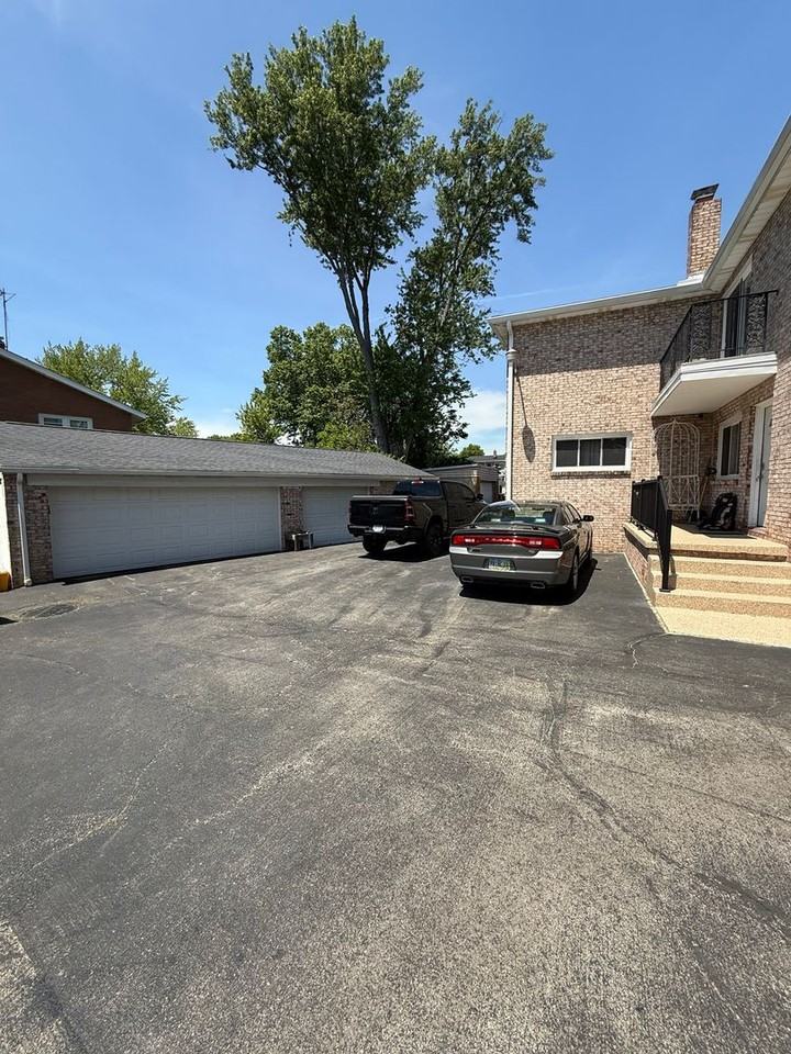 5240 Old Oxford Ln - Photo 3 of 47