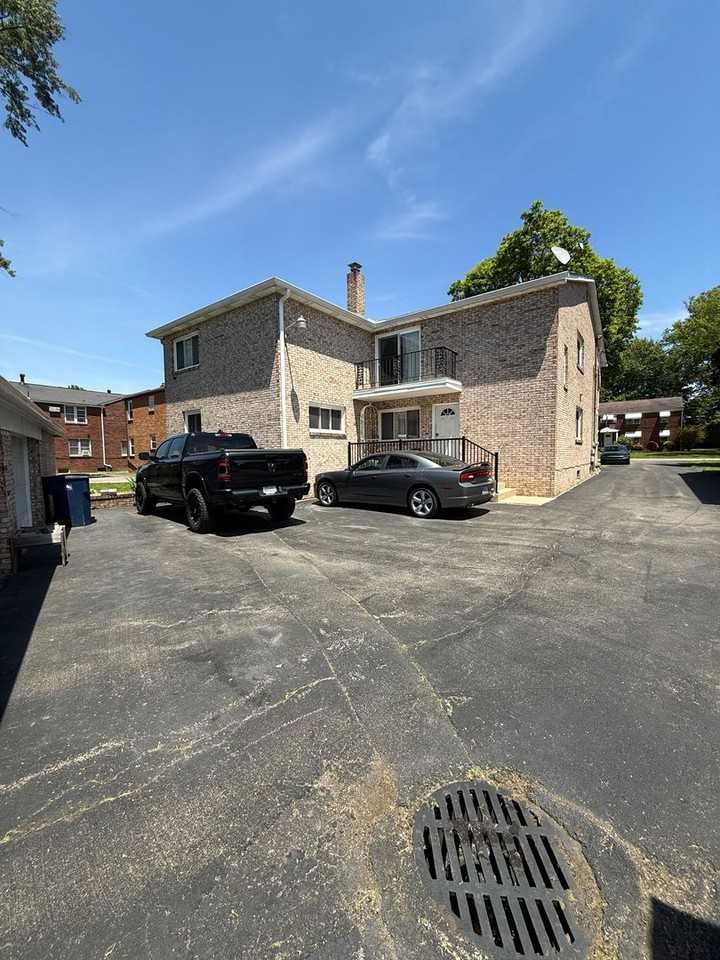 5240 Old Oxford Ln - Photo 4 of 47