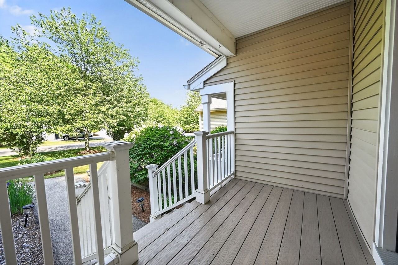 6 Whitman Ln - Photo 3 of 27