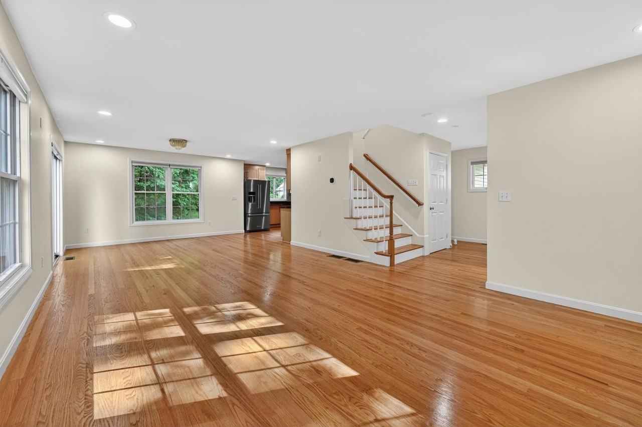 6 Whitman Ln - Photo 7 of 27