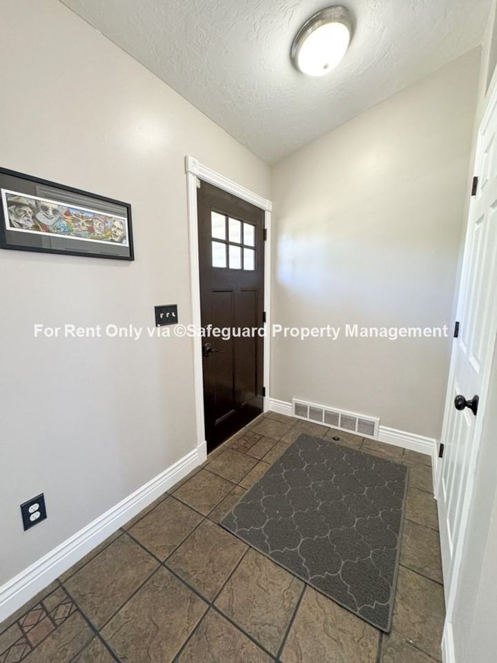 15052 S Manilla Dr - Photo 2 of 22