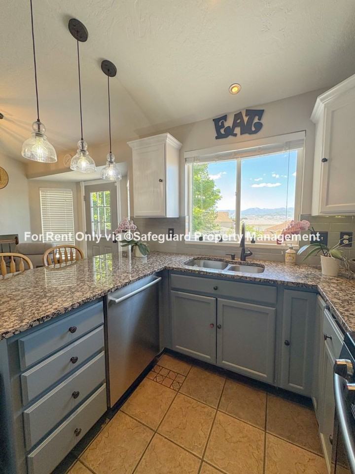 15052 S Manilla Dr - Photo 4 of 22