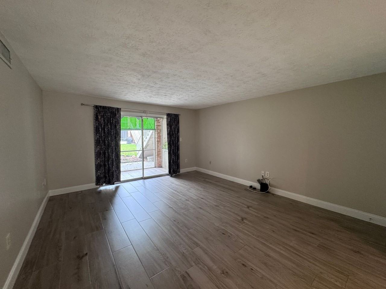 4380 Lake Underhill Rd - Photo 2 of 39