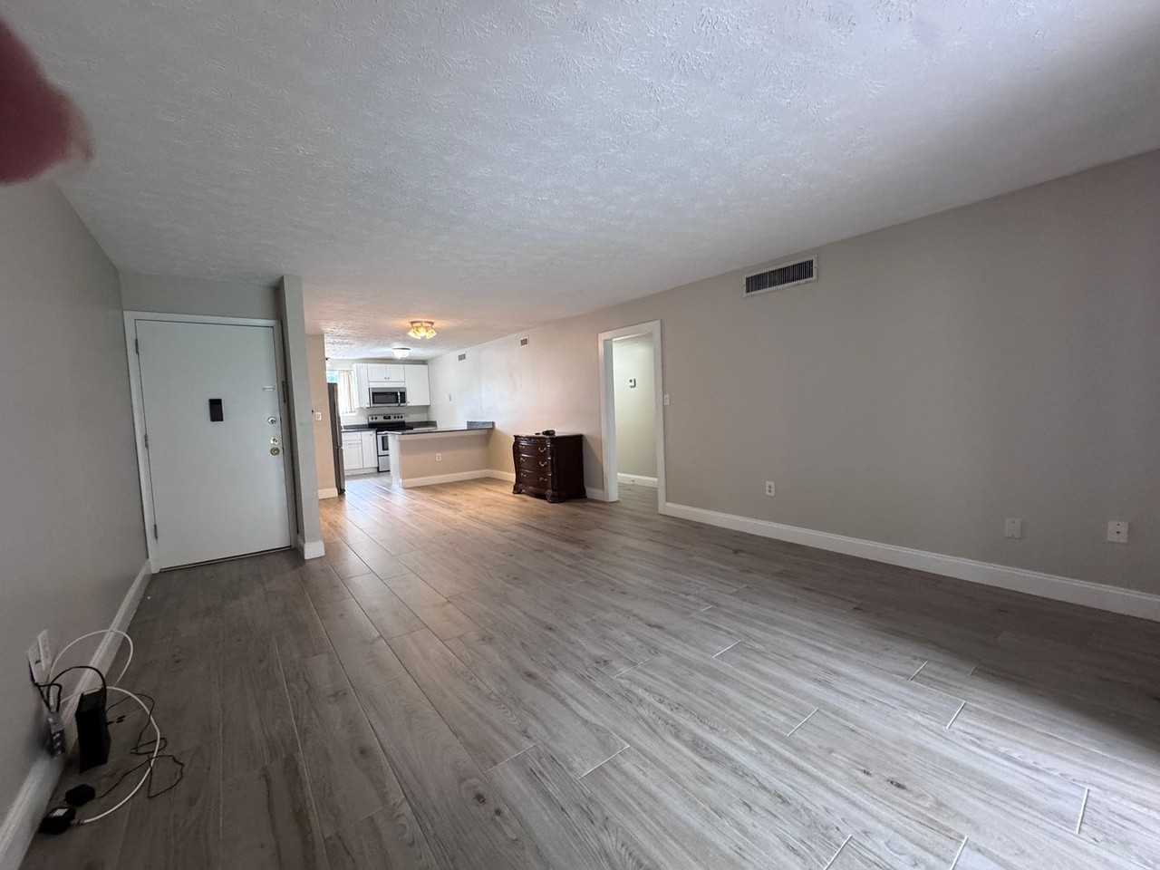 4380 Lake Underhill Rd - Photo 4 of 39