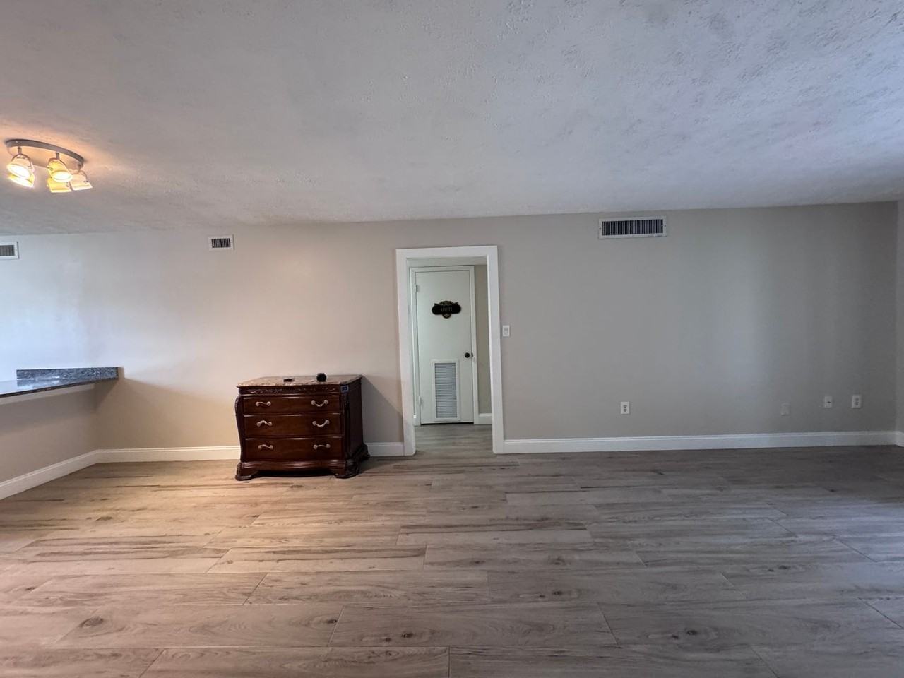 4380 Lake Underhill Rd - Photo 6 of 39