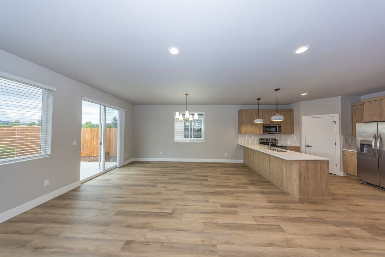 738 Se 34th St - Photo 2 of 17