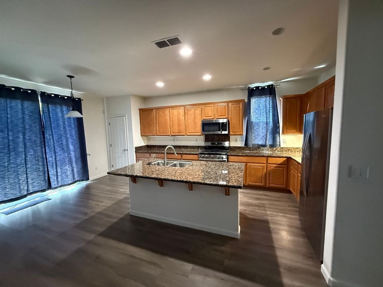 9424 Sea Cliff Way - Photo 5 of 17