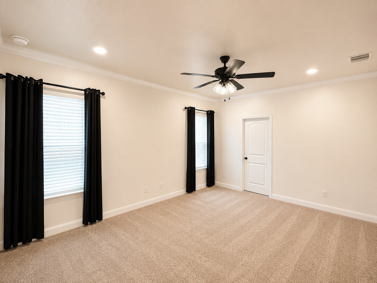 2089 Mercer St - Photo 6 of 19