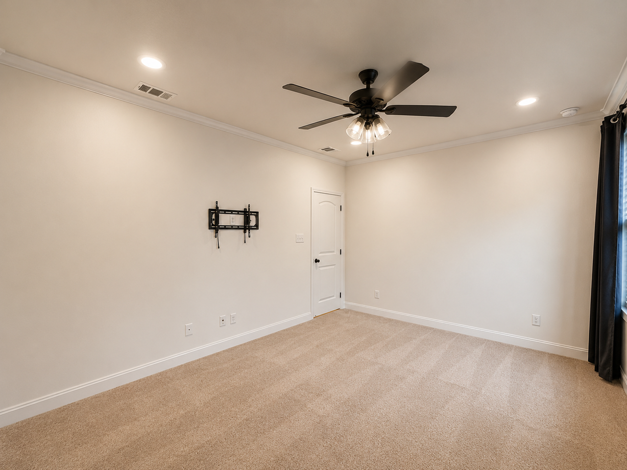 2089 Mercer St - Photo 7 of 19