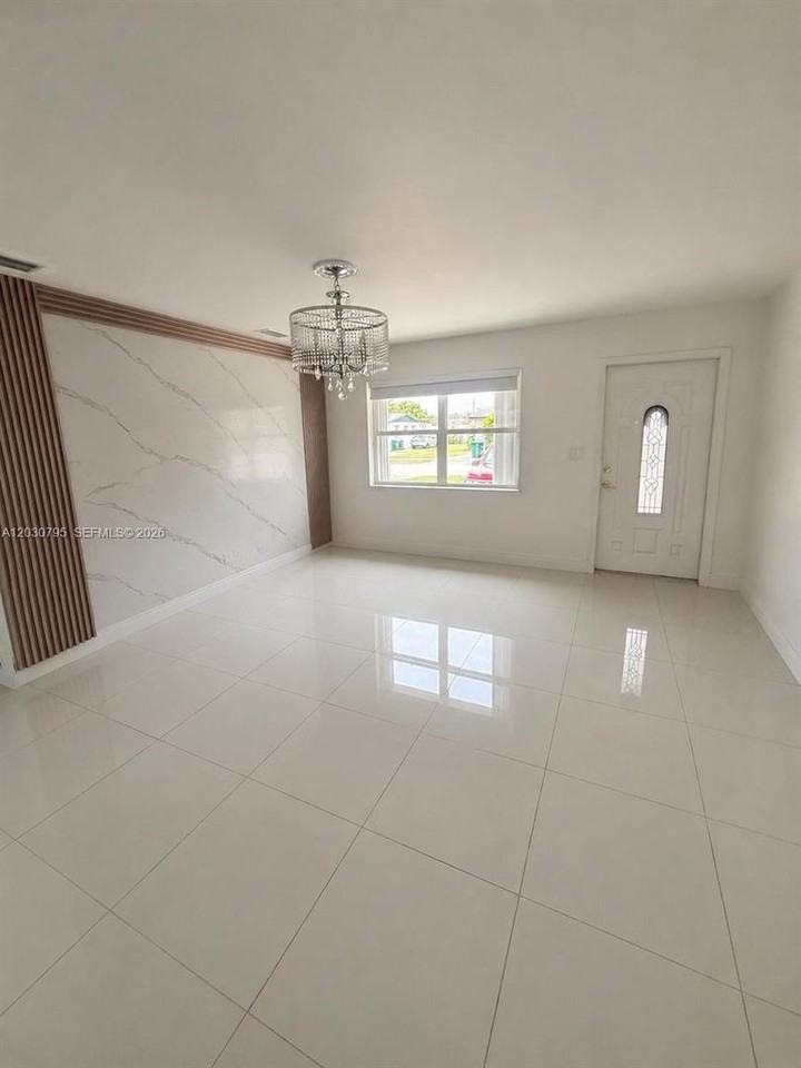 28501 Sw 147th Ct - Photo 2 of 11