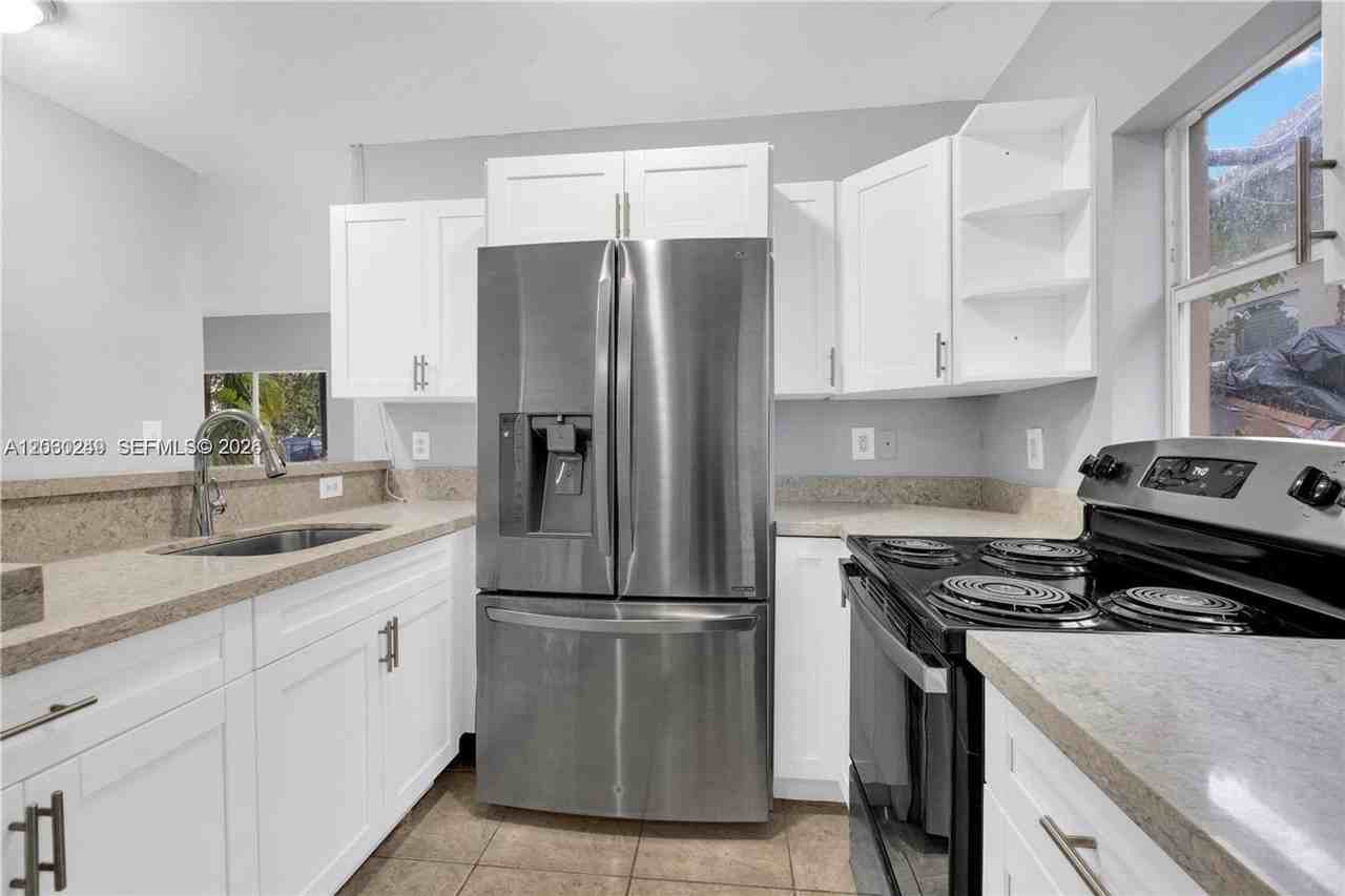 2000 Nw 27th St
