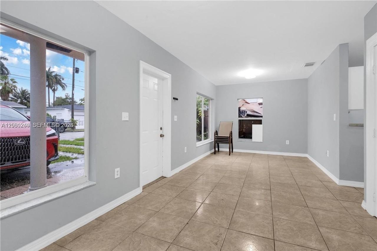 2000 Nw 27th St - Photo 4 of 11