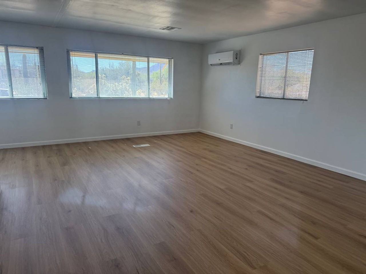 6820 N Blue Blvd - Photo 4 of 28