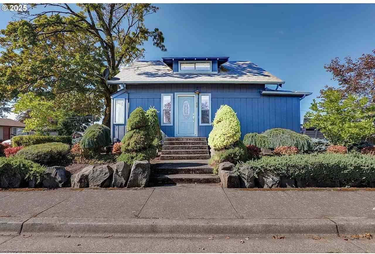 1021 Deal St - Photo 2 of 32