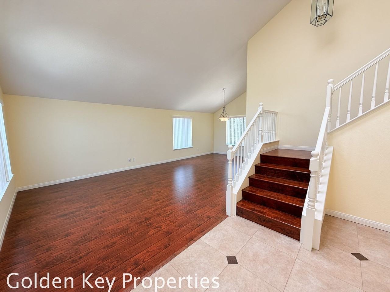 533 Edgewater Ave - Photo 3 of 33