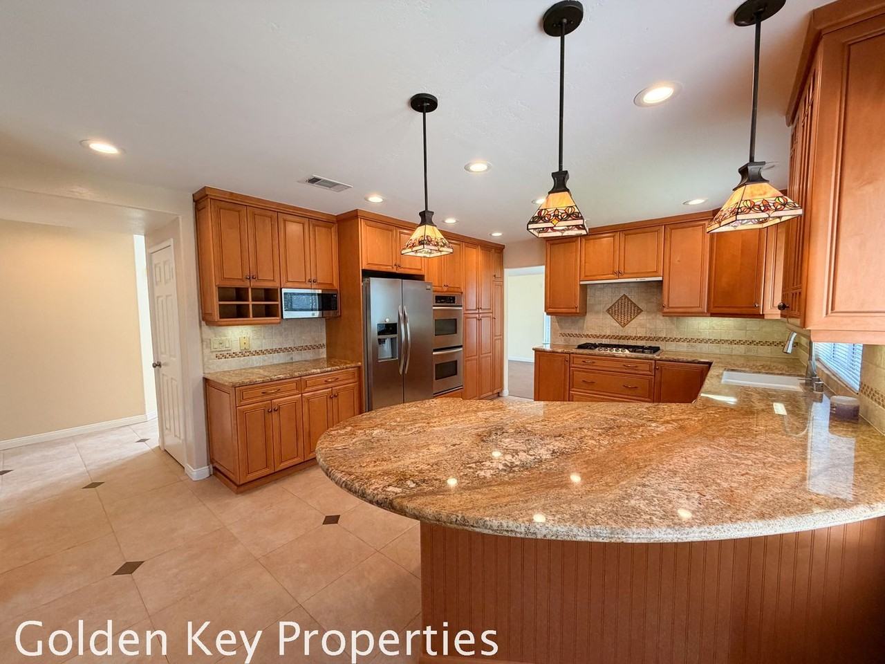533 Edgewater Ave - Photo 6 of 33