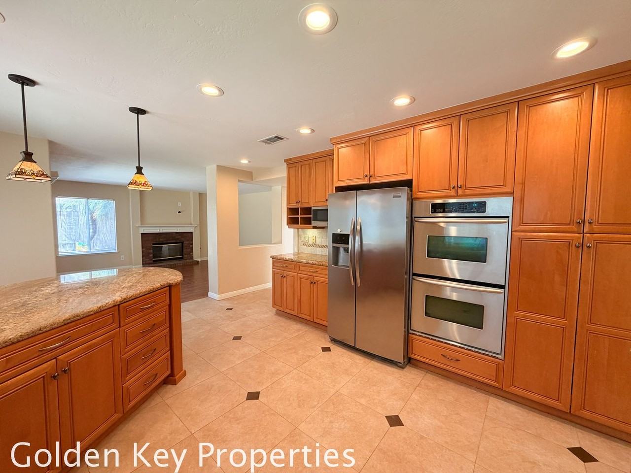 533 Edgewater Ave - Photo 7 of 33