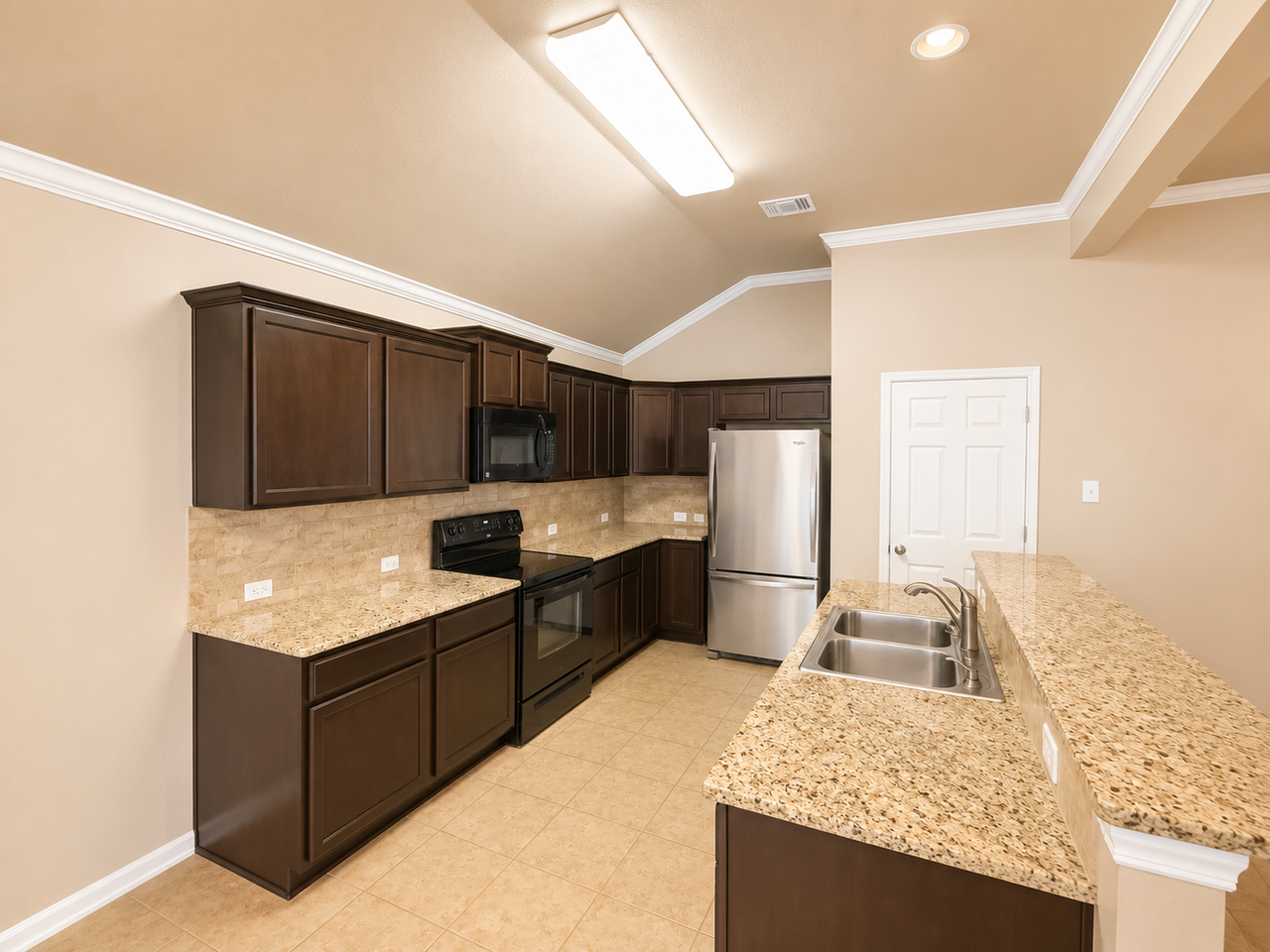 8121 Fieldstone Dr - Photo 2 of 14