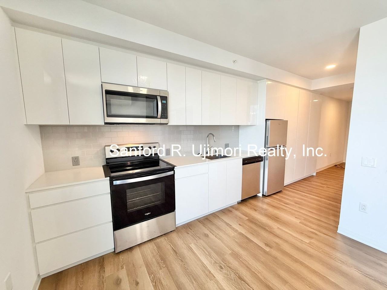 987 Queen St #2811 - Photo 2 of 13