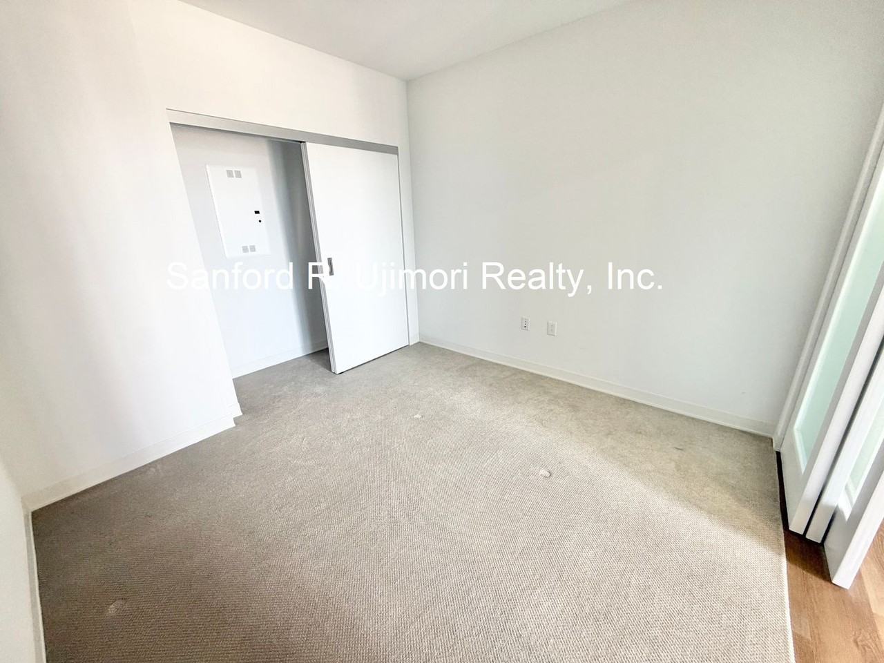 987 Queen St #2811 - Photo 5 of 13