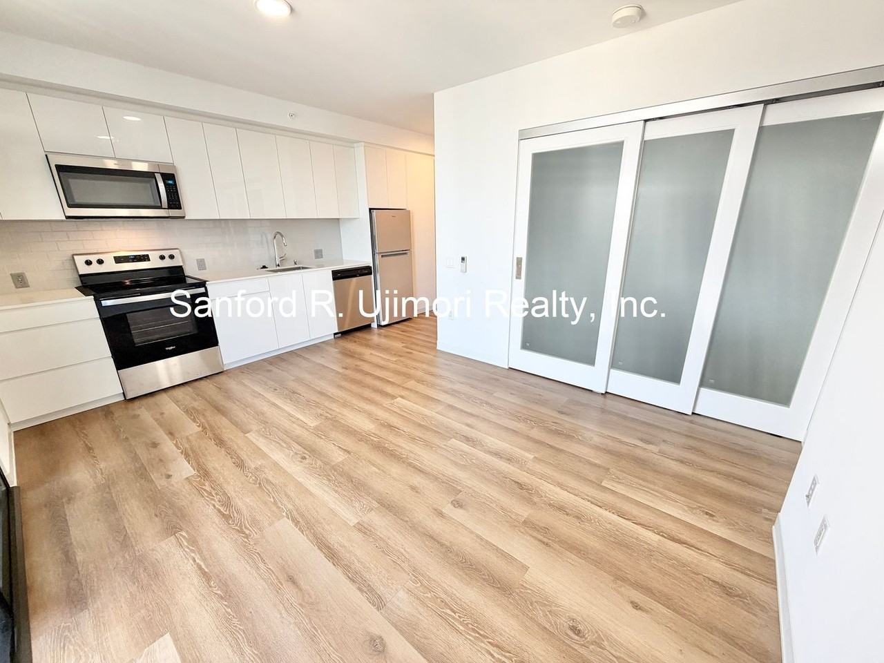 987 Queen St #2811 - Photo 6 of 13