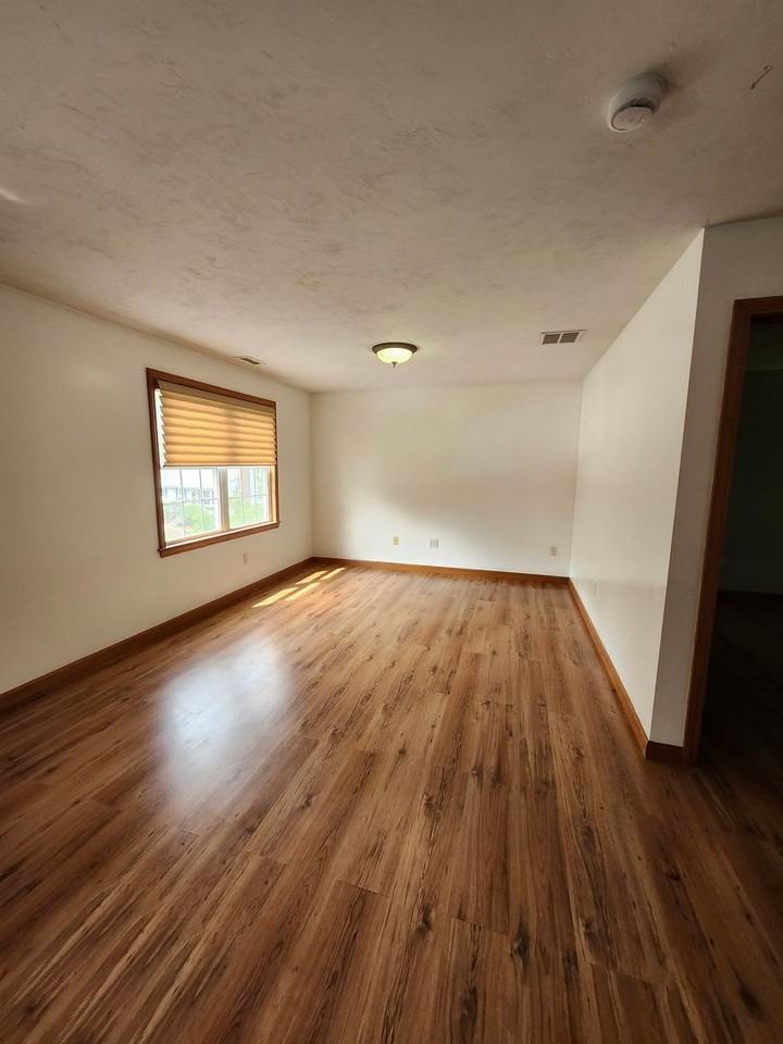 48 Sullivan Pl - Photo 7 of 14