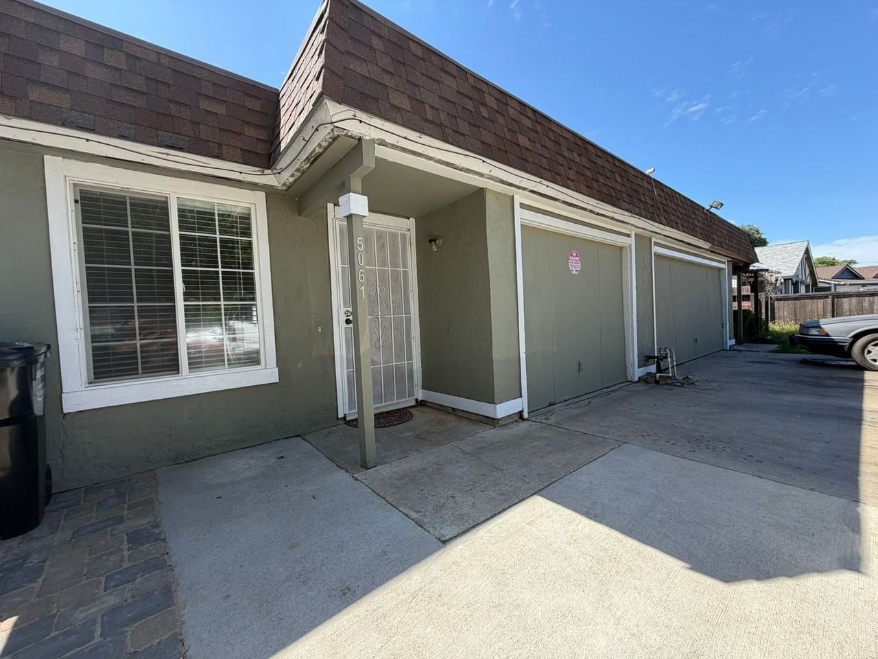 5061 Shell St - Photo 2 of 50