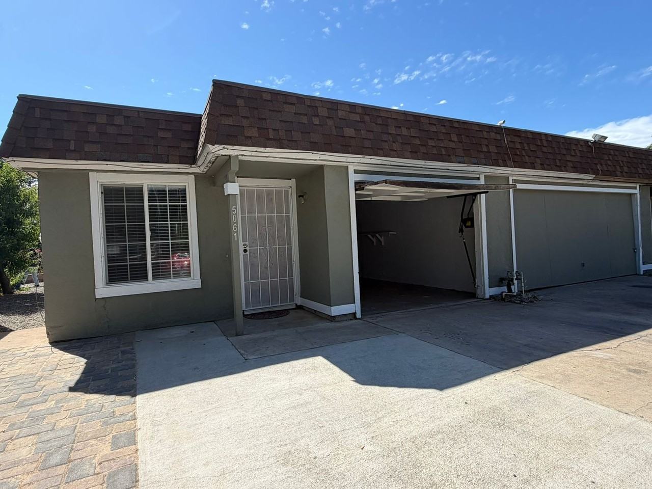 5061 Shell St - Photo 2 of 49