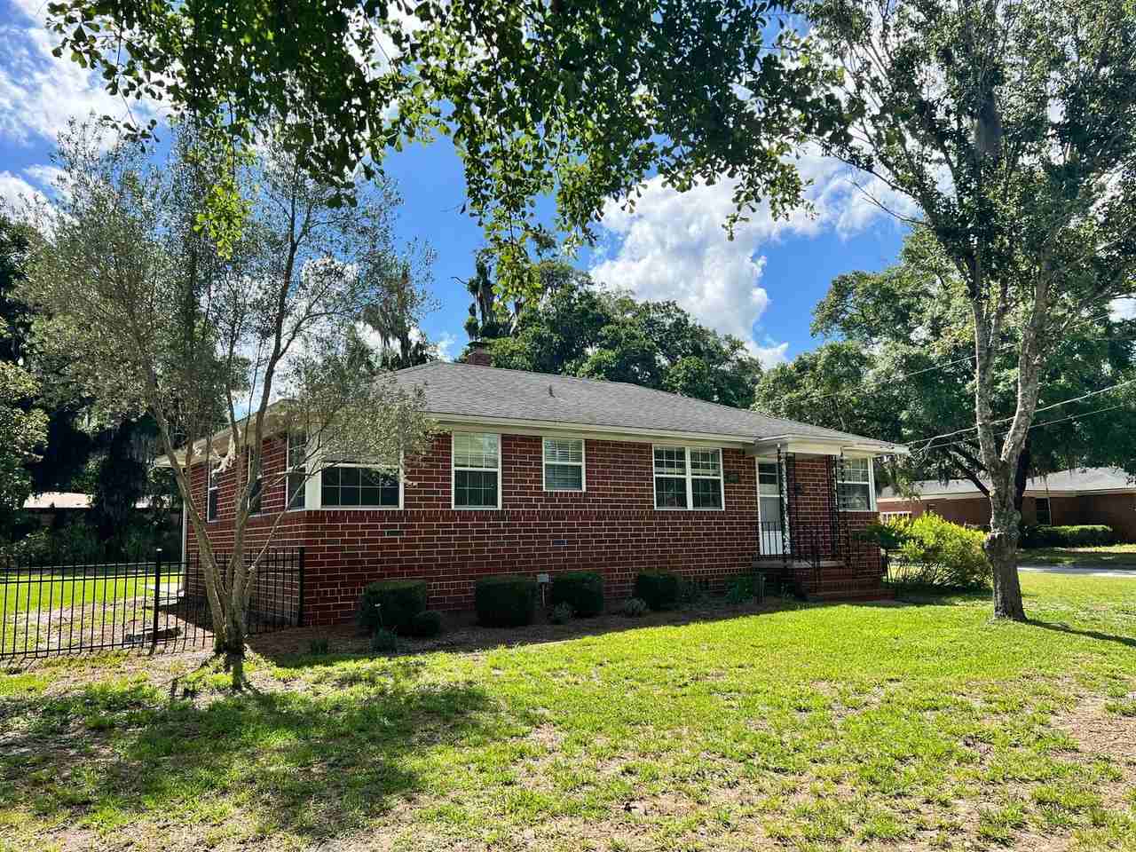 1377 Tiber Ave - Photo 2 of 40