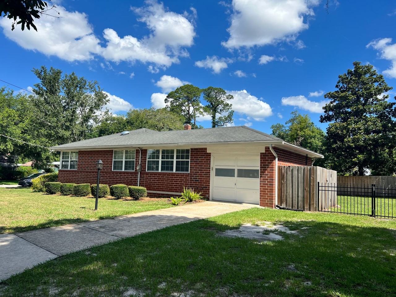 1377 Tiber Ave - Photo 3 of 40