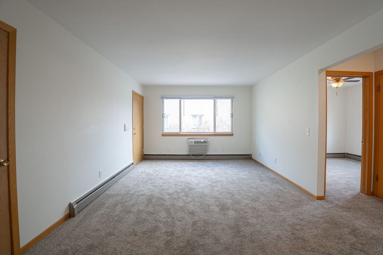 2409 Brentwood Pkwy - Photo 3 of 12