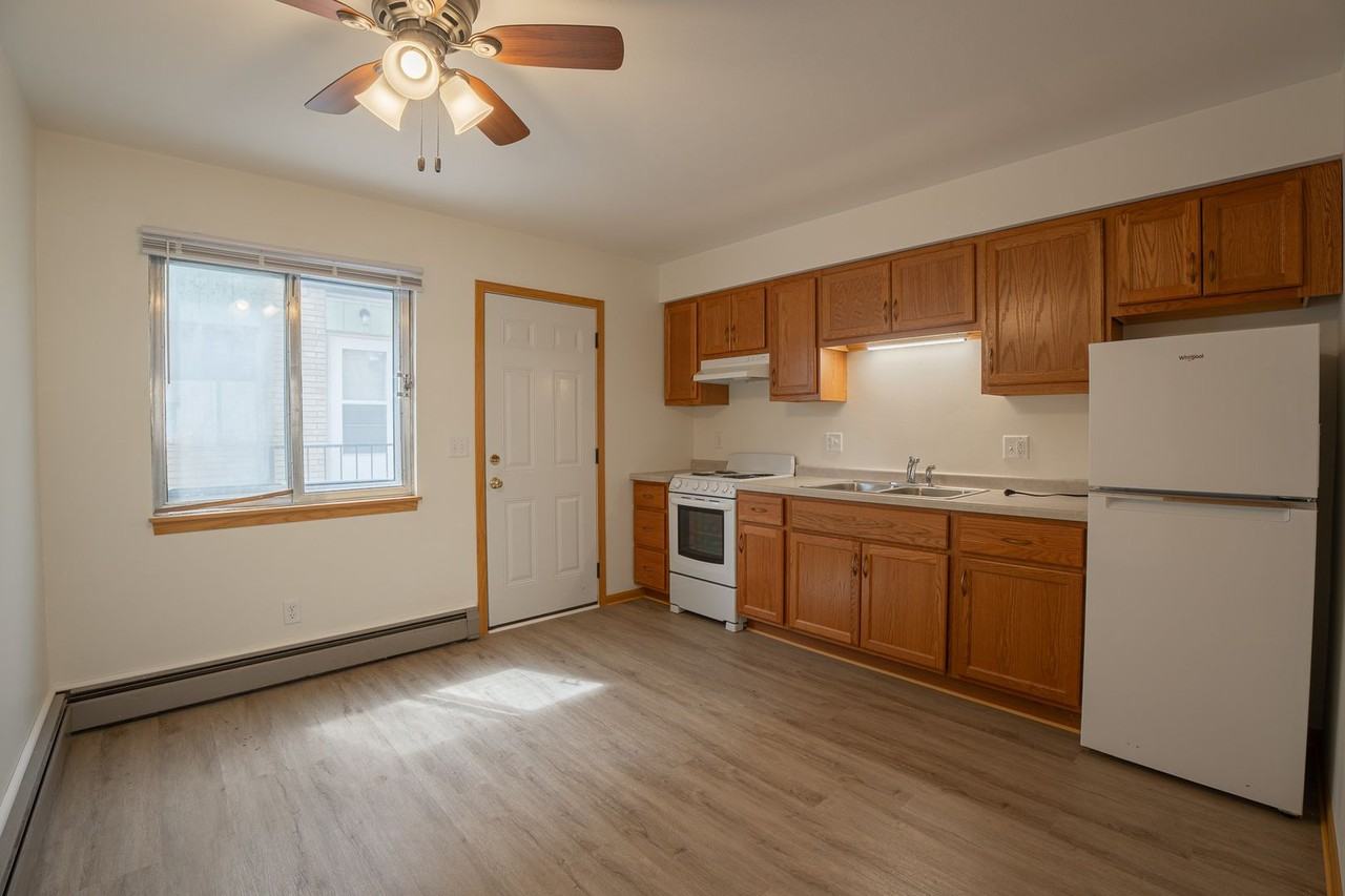 2409 Brentwood Pkwy - Photo 4 of 12