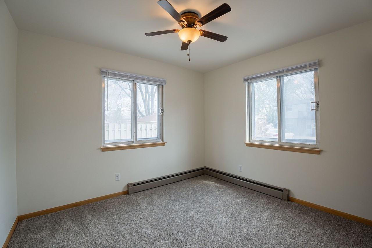 2409 Brentwood Pkwy - Photo 7 of 12