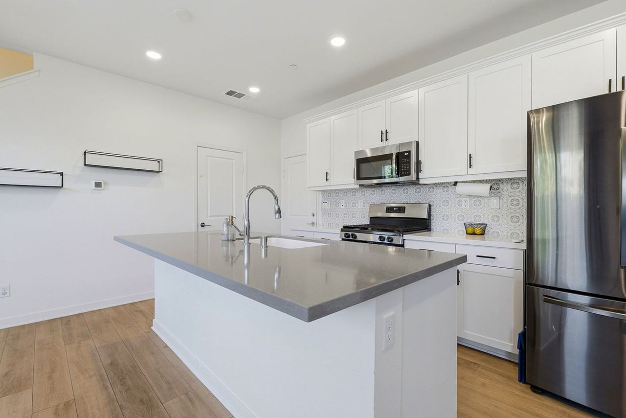 35861 Breckyn Ln - Photo 4 of 27