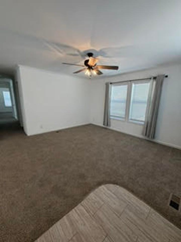 216 Onandaga Ave - Photo 3 of 16