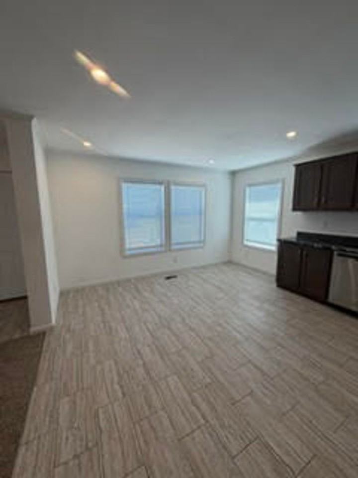 216 Onandaga Ave - Photo 5 of 16