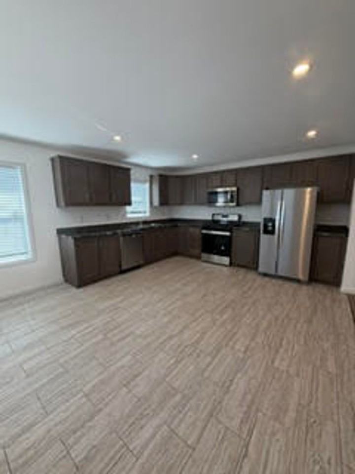 216 Onandaga Ave - Photo 6 of 16