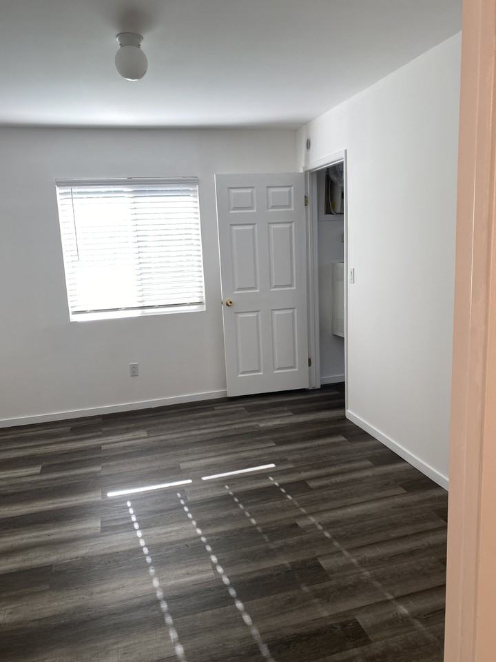 22829 Burbank Blvd #NA - Photo 2 of 16