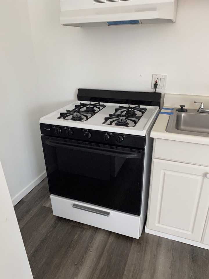 22829 Burbank Blvd #NA - Photo 7 of 16