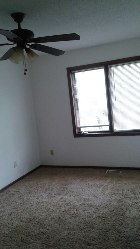 1411 Farrington St #B - Photo 7 of 9