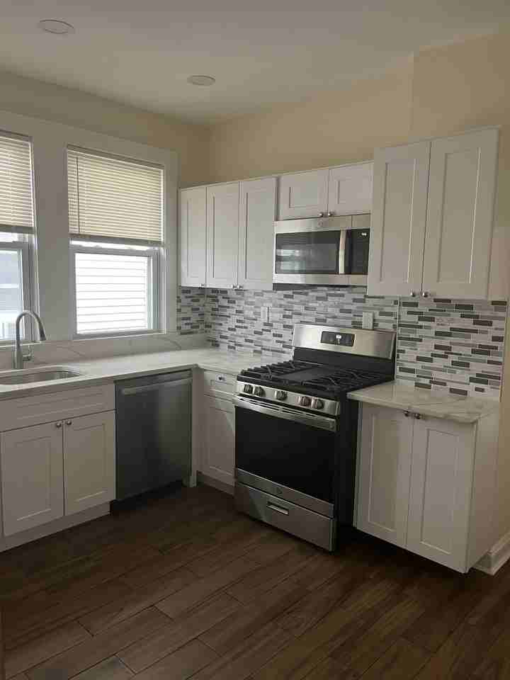133 Claremont Ave #NA - Photo 7 of 9