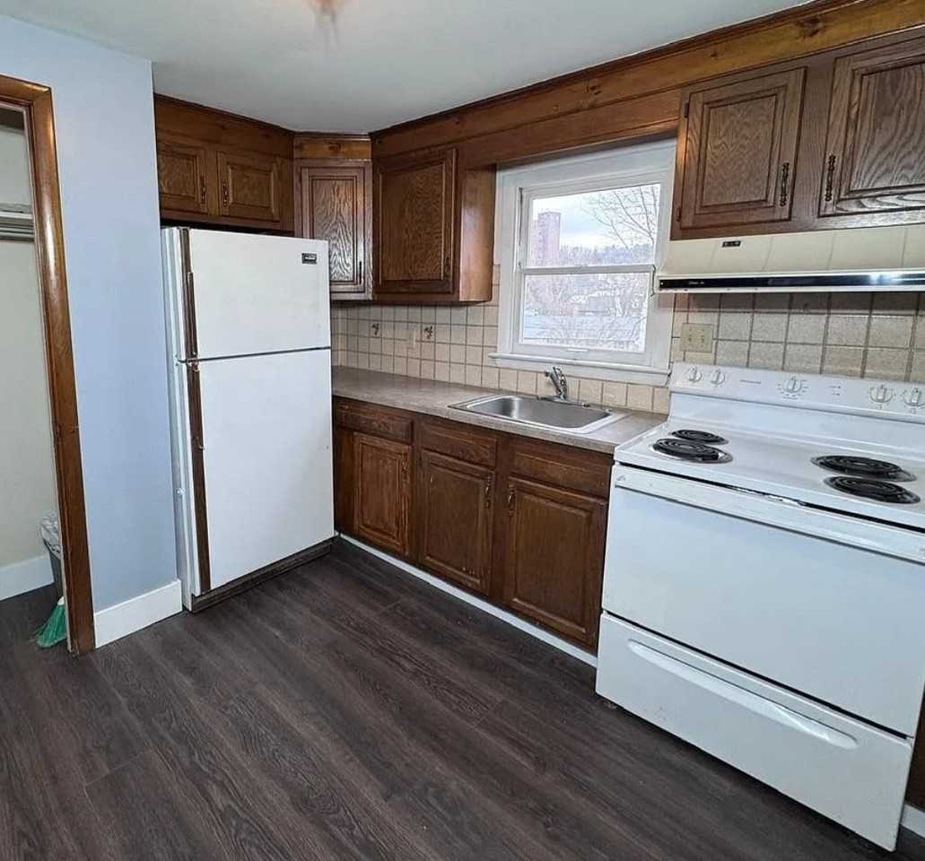 325 New Castle St #325 - Photo 3 of 9