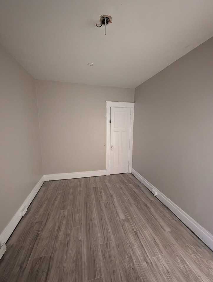 700 Pine Ave #1 - Photo 5 of 11