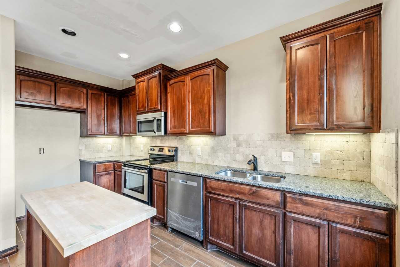 13 Ne 7th St #13 - Photo 2 of 26
