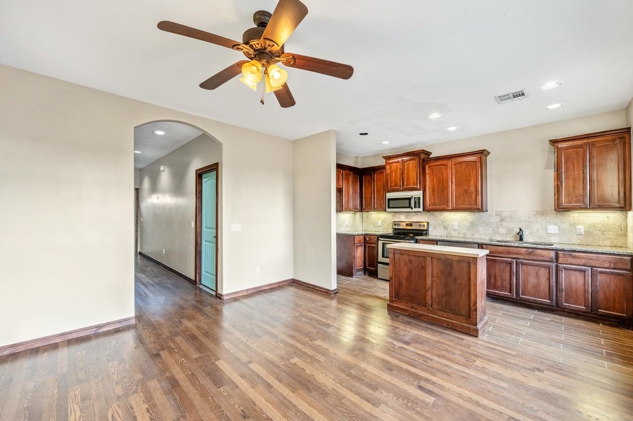 13 Ne 7th St #13 - Photo 3 of 26