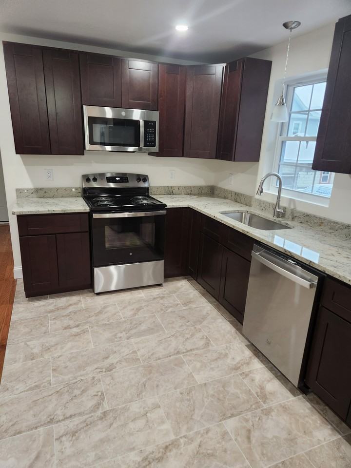 26 Cromwell St #1 - Photo 5 of 9
