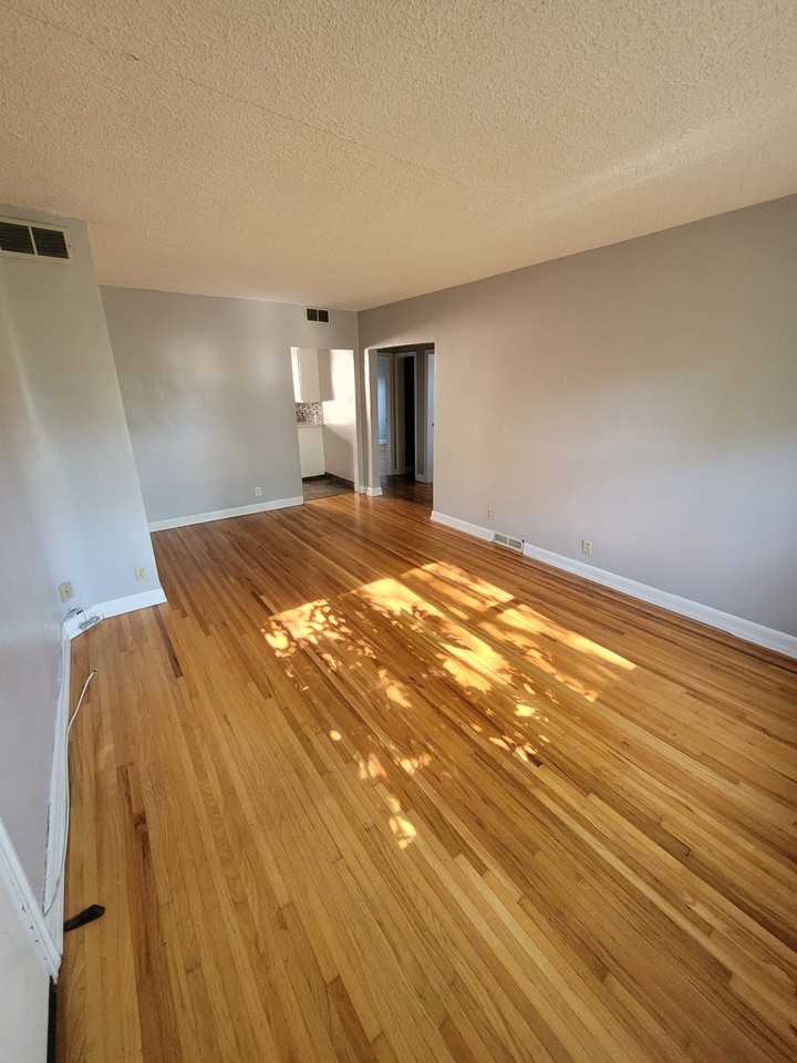 3701 15 St Sw - Photo 2 of 12