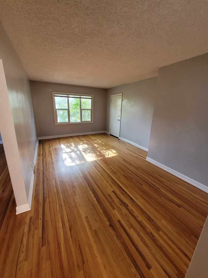 3701 15 St Sw - Photo 3 of 12