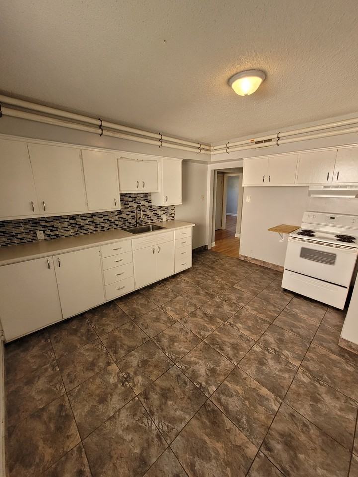 3701 15 St Sw - Photo 5 of 12
