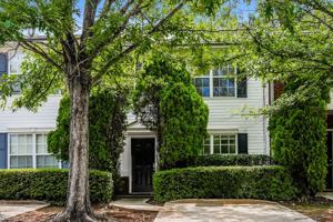 featured image of 2286 Strathmoor Manor Dr